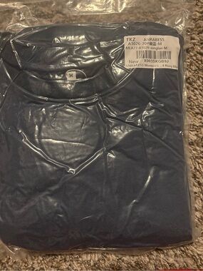 New in package navy crewneck